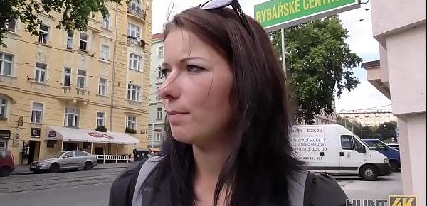  HUNT4K. Das abenteuerlustige Denisse ist glucklich, in Prag Sex für Geld zu haben